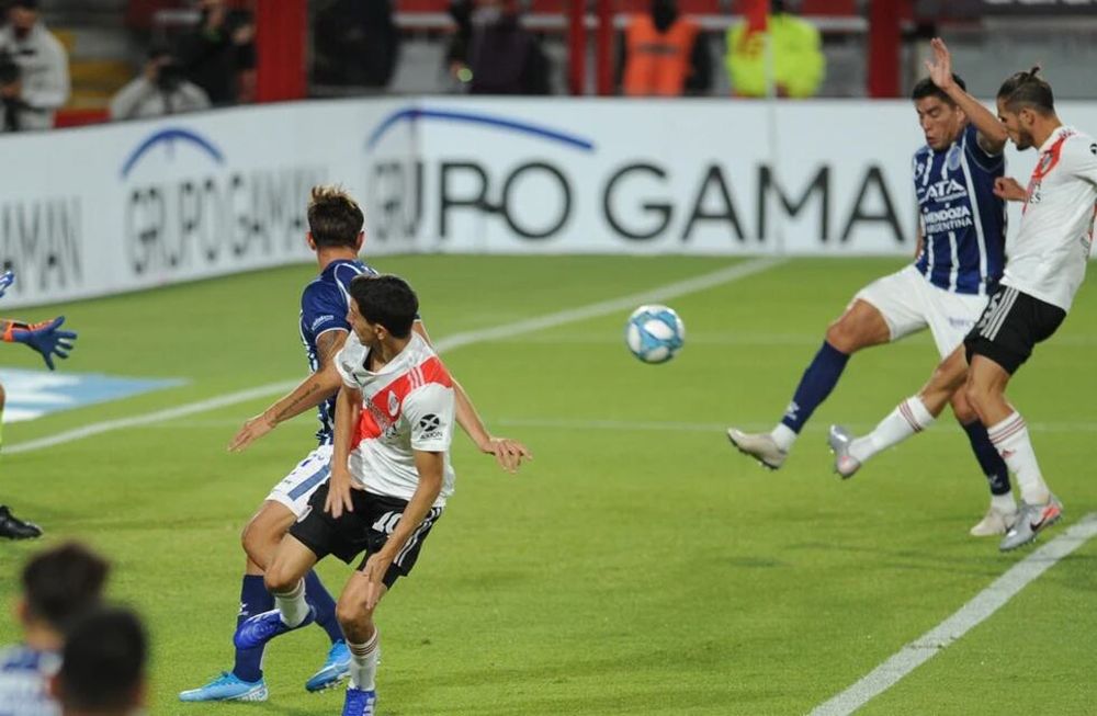 Zucculini abrió el marcador para River.