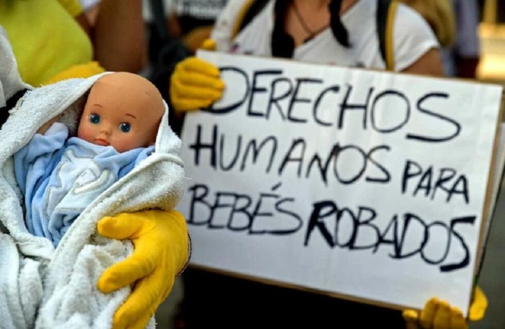 En España piden 11 años de cárcel por robo de bebés durante el franquismo