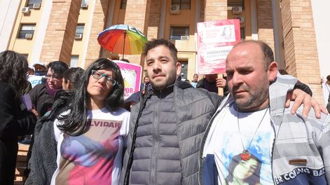 Los Andes | Padres de Florencia Romano en una de las manifestaciones.