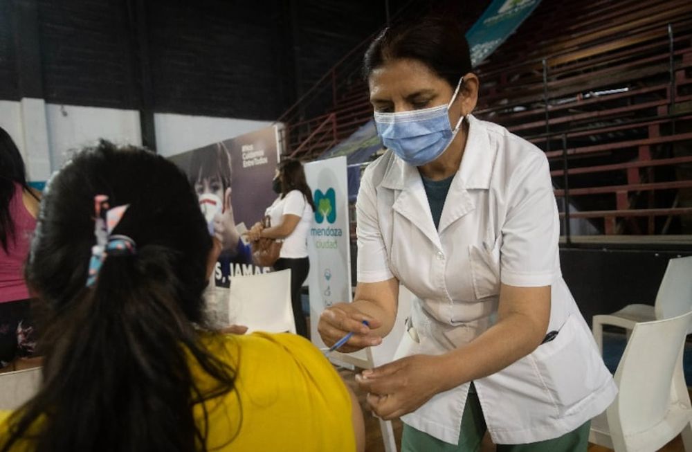 Las dosis de Cansino se destinan a los municipios para operativos en territorio en busca de quienes no se vacunaron. Foto: Ignacio Blanco / Los Andes