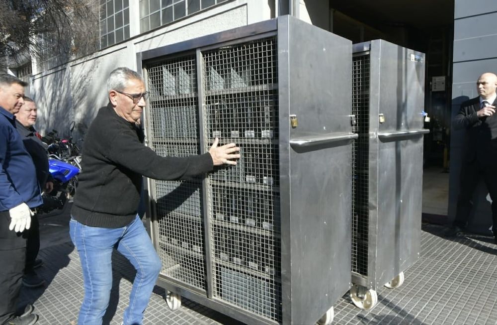 Desalojo en el Casino de Mendoza. (Orlando Pelichotti / Los Andes)