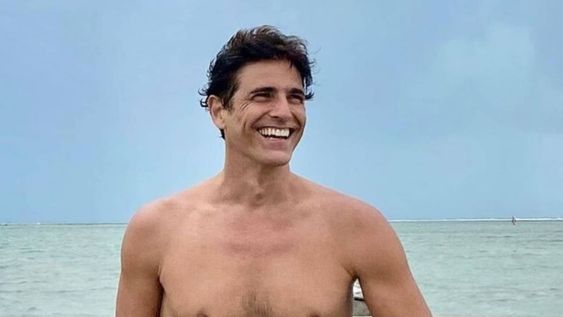 Estudió abogacía, viajó por el mundo como modelo, superó el cáncer y ahora se consagra como uno de los actores del momento en Dulce Ambición.