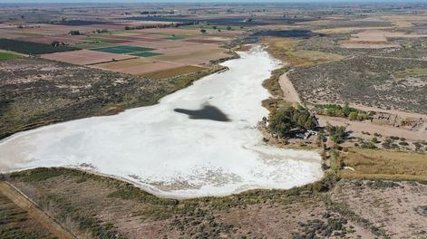 Los Andes | La Laguna del Viborón, un humedal clave que está al borde de la sequía absoluta y desaparición. Así se ve la imagen aérea con un dron. Foto: Claudio Gutiérrez / Los Andes.