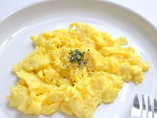 la proxima vez que cocines huevos revueltos agrega 1/4 de taza de esto a la sarten: siempre funciona la proxima vez que cocines huevos revueltos agrega 1/4 de taza de esto a la sarten: siempre funciona