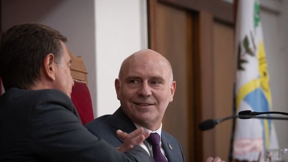 Durante el mediodía de este viernes, el gobernador Rodolfo Suárez estuvo presente en el acto de apertura del Año Judicial, en el que ofreció un discurso al igual que Dalmiro Garay, presidente de la Suprema Corte de Mendoza. Fue en el salón de actos de Tribunales provinciales.Foto: Ignacio Blanco / Los Andes