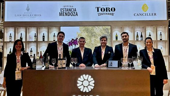 El equipo de Fecovita durante la Wine Paris 2026.