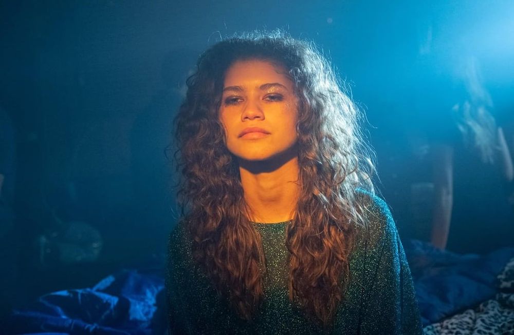 Diversidad sexual, drogas, sexo, autoestima, violencia y ansiedad, son algunos de los temas que se abordan en la serie desde una perspectiva adolescente.