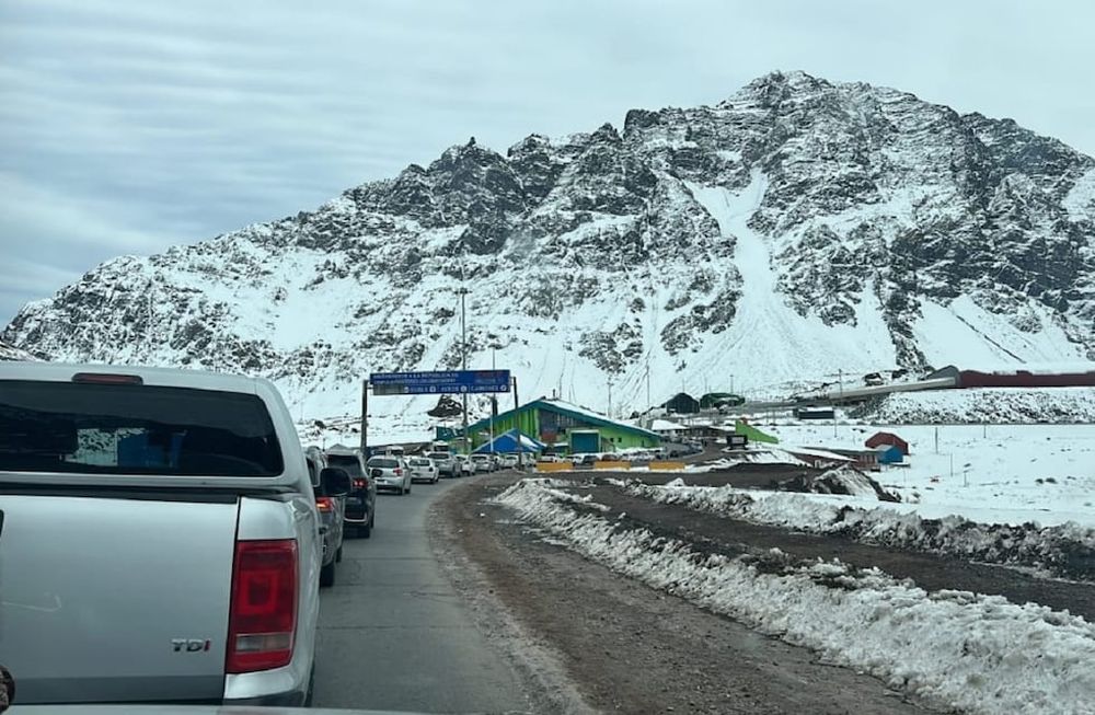 El Paso Cristo Redentor se encuentra congestionado este sábado. (Prensa Gendarmería Nacional)