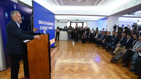 El gobernador Alfredo Cornejo le presentó el plan de obras a los intendentes. Foto: Prensa Mendoza