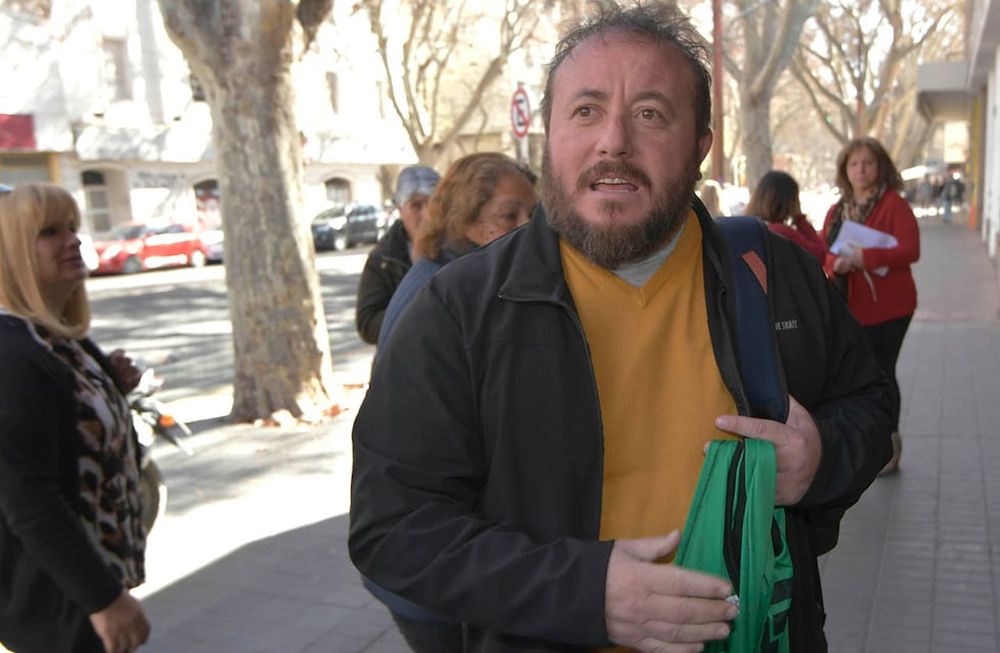 Roberto Macho del gramio de  ATE, Asociación de Trabajadores del Estado de Mendoza, el gobierno provincial convocó nuevamente a paritarias