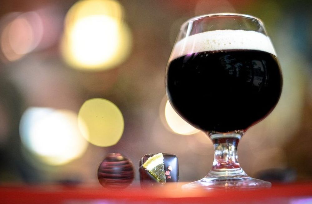 Vinos y destilados: las mejores combinaciones con cerveza negra para celebrar su día