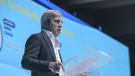 El ministro de Economía, Luis Caputo, garantizó en el Coloquio de IDEA que devaluar no será el camino que tomará el Gobierno de Javier Milei.