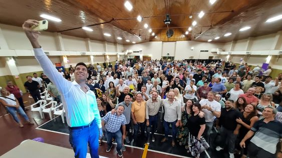 Facundo Correa Llano recorre la provincia con el armado de La Libertad Avanza Mendoza en los departamentos. | Foto: Daniel Caballero / Los Andes