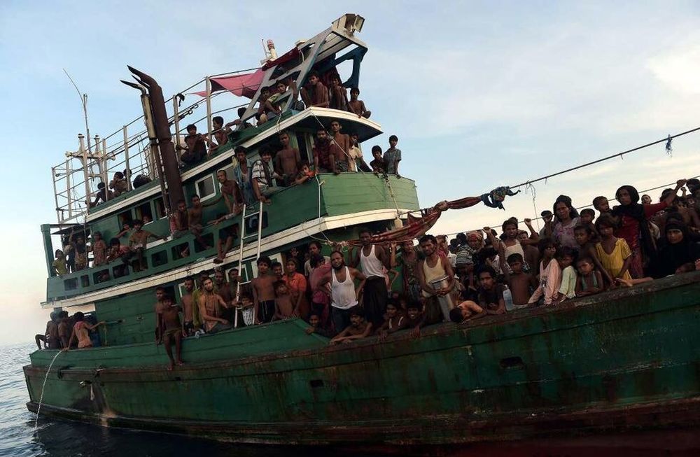 Miles de ilegales a la deriva en Asia