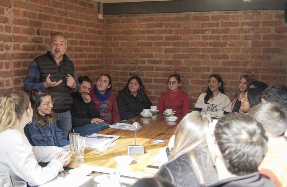 Stevanato mantuvo un encuentro con jóvenes de los centros de estudiantes