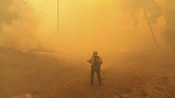 Incendio en Los Ángeles: más de 2.000 hectáreas arrasadas y miles de personas evacuadas