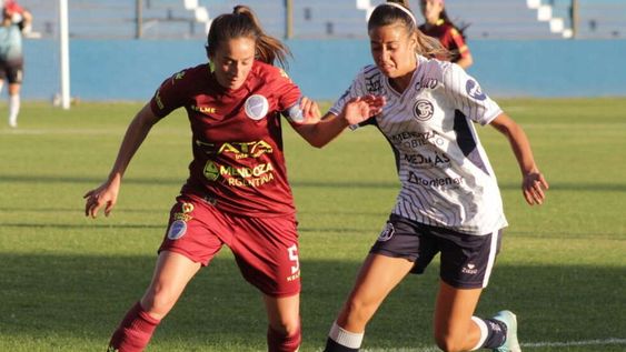 Las Tombinas volvieron a la cima, tras cumplir con sus fechas postergadas. Este domingo, juega una final anunciada contra Las Pumas en cancha de Guaymallén. /Prensa Godoy Cruz