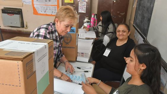 Las autoridades de mesa cobrarán 100.000 pesos por participar en la elección del 22 de febrero y los docentes tienen prioridad.