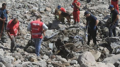 Destruído. Así encontraron el auto que arrastró la crecida.  Ignacio Blanco / Los Andes