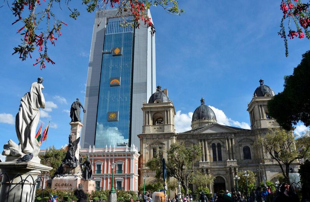 El lujoso palacio presidencial de Bolivia: 28 pisos, helipuerto, jacuzzi y gimnasio