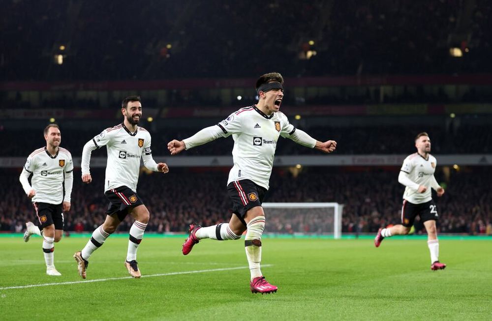 Lisandro festejando su gol junto a sus compañeros. (Prensa Manchester United)