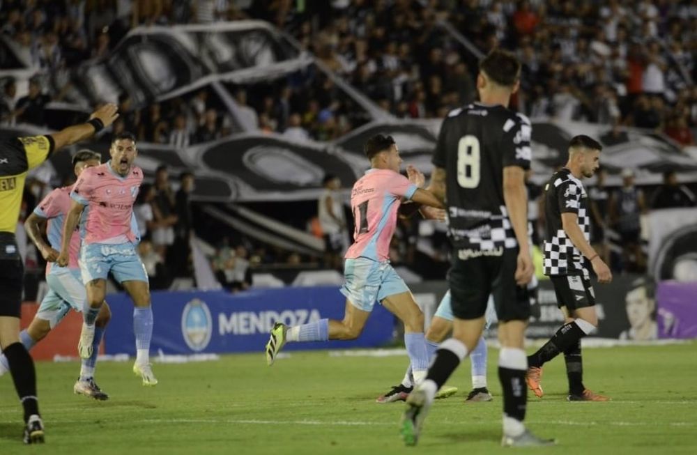Gimnasia cayó ante Temperley 2-1. Foto: @TemperleyOK