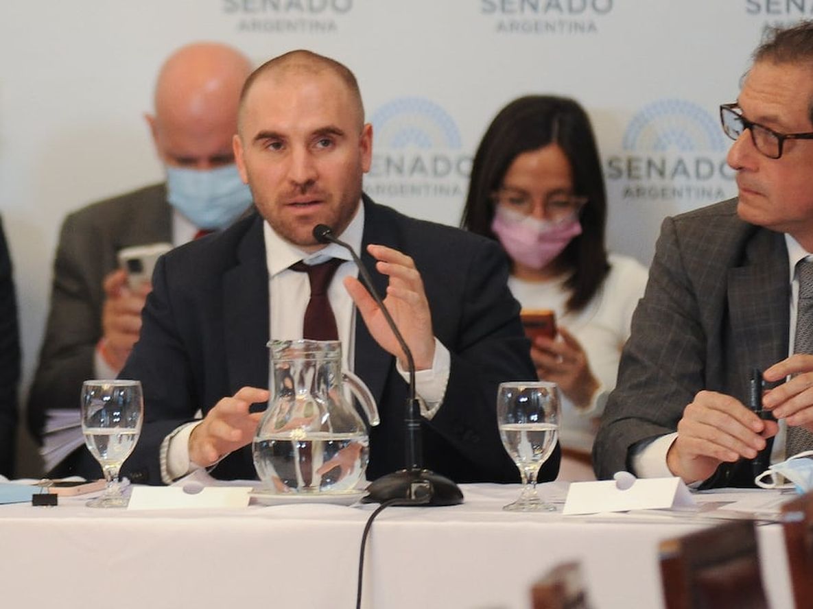 Martín Guzmán junto a Miguel Pesce en el senado exponiendo por la deuda con el FMI . Foto Federico Lopez Claro