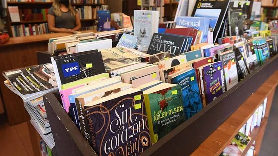 Algunos de los libros se consiguen en librerías, otros directamente con el autorFoto: José Gutierrez  / Los Andes