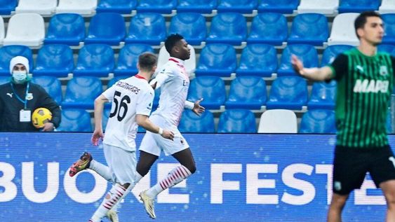 Rafael Leao dio la última puntada al gol más rápido de la Serie A, hoy frente al Sassuolo. Hakan Çalhanoğlu sacó del medio habilitó a abrió la pelota para el portugués, quien definió.