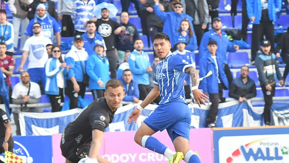 El primer gol del partido lo convirtió el Tomba de la mano de su goleador, Martín Pino, quien sumó 11 goles en la camiseta del Lobo.