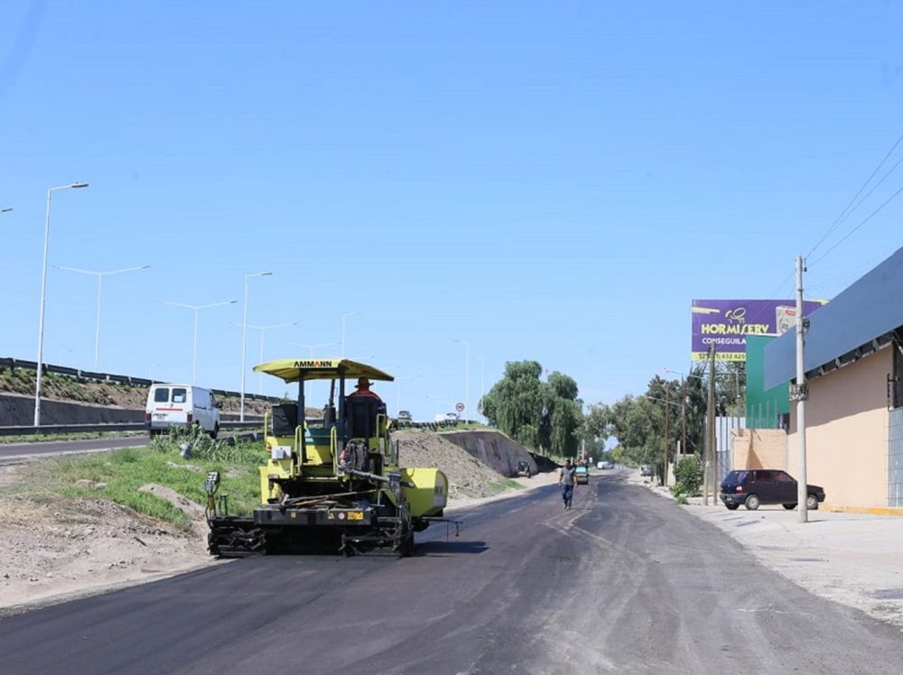 Obras en la Lateral Oeste del Acceso Sur en Godoy Cruz. 