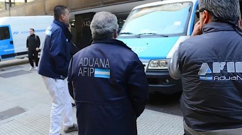 El dólar blue volvió a subir y realizaron nuevos allanamientos en “cuevas” del microcentro porteño.