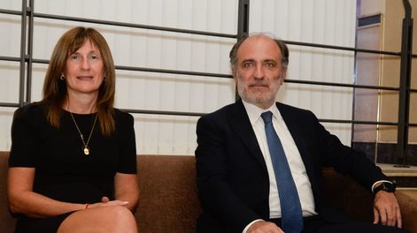 La gerente general del Banco de la Nación Argentina, María Barros, y el presidente de la entidad, Eduardo Hecker