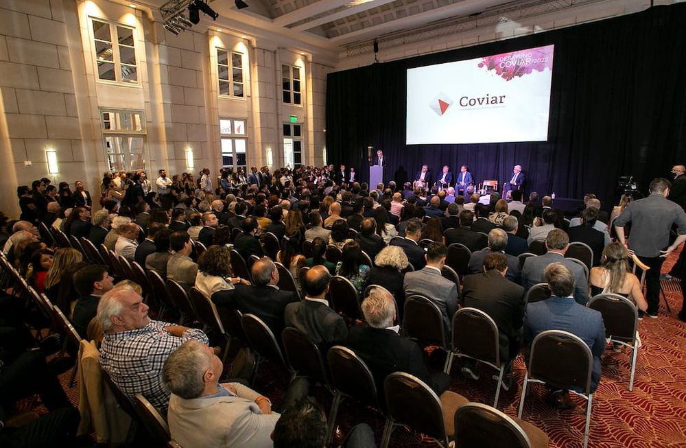 Cada año, el desayuno vendimial de la Coviar es un espacio donde se reúnen varios referentes vitivinícolas. Imagen: Maxi Ríos / Los Andes