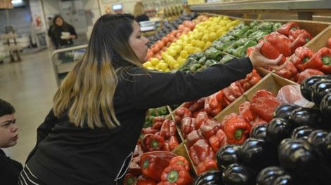 El incremento de los alimentos impactó en el costo de la Canasta básica de abril.