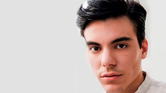 El joven cineasta de 25 años es amante de la fotografía, el video y creador de contenido digital, fanático de recorrer y explorar el mundo.