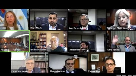Los Andes | El momento de la votación. Tonelli fue el único que apoyó su moción. Molea se abstuvo. Y el resto votó en contra.