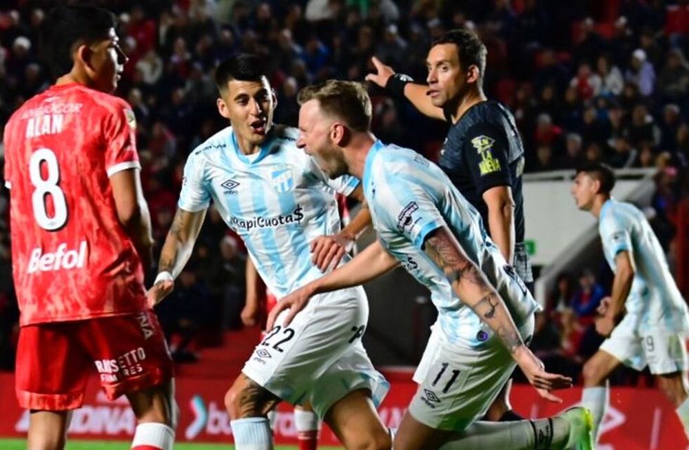 Menéndez marcó un doblete en el primer tiempo (Foto: Prensa Atlético de Tucumán).