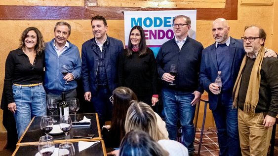 Los diputados Enrique Thomas y Guillermo Mosso (Pro) con el ministro de Educación, Tadeo García Zalazar.&nbsp;