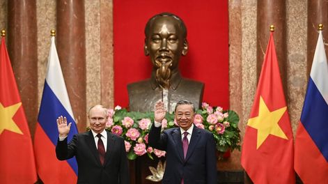 Los Andes | El presidente de Rusia, Vladímir Putin, a la izquierda, y el presidente de Vietnam, To Lam, posan para fotos en el Palacio Presidencial en Hanoi, Vietnam, el jueves 20 de junio de 2024. (Nhac Nguyen/Pool Foto via AP)
