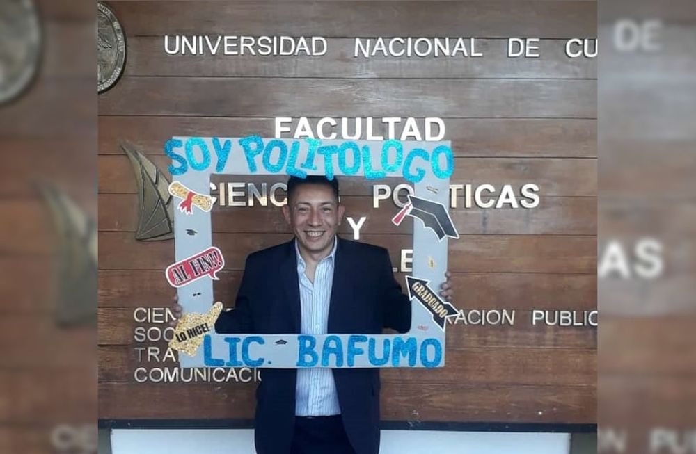 Juan Bafumo se graduó el 16 de abril pasado en la Facultad de Ciencias Políticas y Sociales de la UNCuyo. Nunca rindió mal una materia. | Foto: gentileza