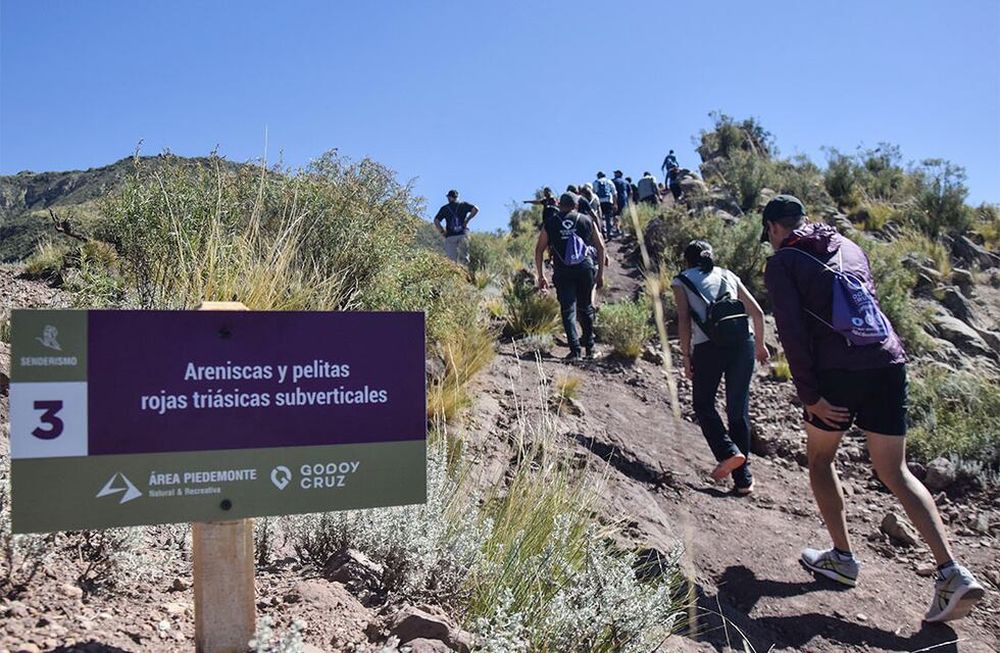 Caminando por el piedemonte en Godoy Cruz