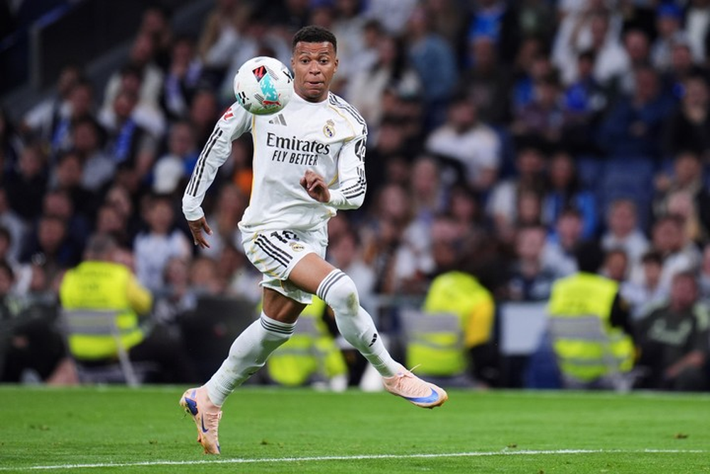 El delantero franc&eacute;s Kylian Mbapp&eacute; ingres&oacute; en el segundo tiempo y fue recibido con silbidos por parte de los hinchas en el Santiago Bernab&eacute;u, que hicieron sentir su malestar desde todos los sectores del estadio.