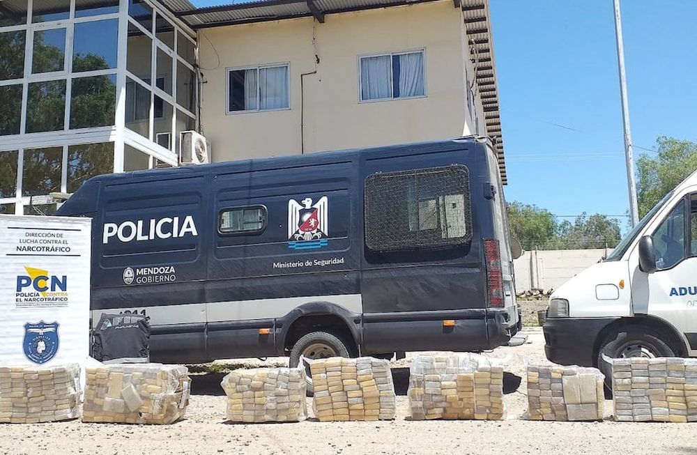Personal de Lucha contra el Narcotráfico en 2020,  logró incautar 622 ladrillos de marihuana que serían del Mimo Cataldo. Gentileza Ministerio de Seguridad