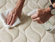 Eliminando las manchas, este método ayudará a alargar la vida del colchón y a mantener un ambiente más saludable para descansar. Eliminando las manchas, este método ayudará a alargar la vida del colchón y a mantener un ambiente más saludable para descansar.