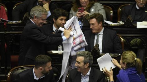 Los Andes | Diputados del Interbloque Federal junto a Emilio Monzó (PRO) durante la sesión (Foto: Federico López Claro)