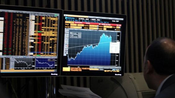 Los bonos siguen en caída y el riesgo país salta a 1.950 puntos