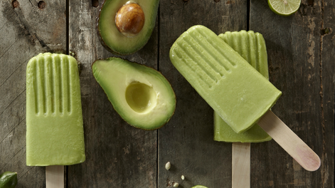 Helado casero de palta y lima sin máquina: receta cremosa, saludable y te demorás 3 minutos.