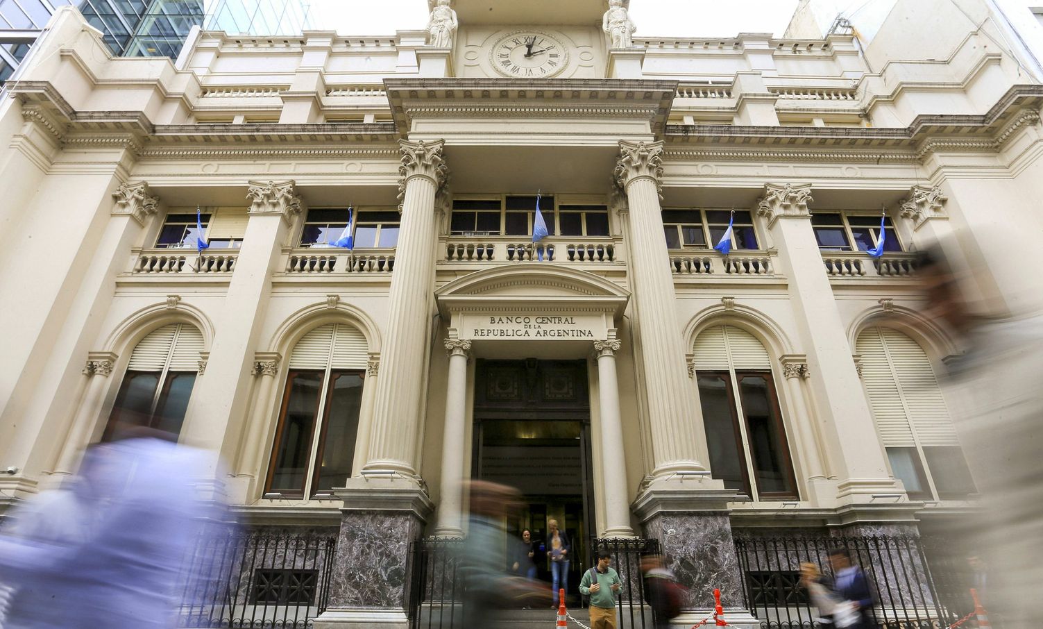 El Banco Central explicó cómo funcionaron sus coberturas con oro y rechazó las críticas de la AGN.