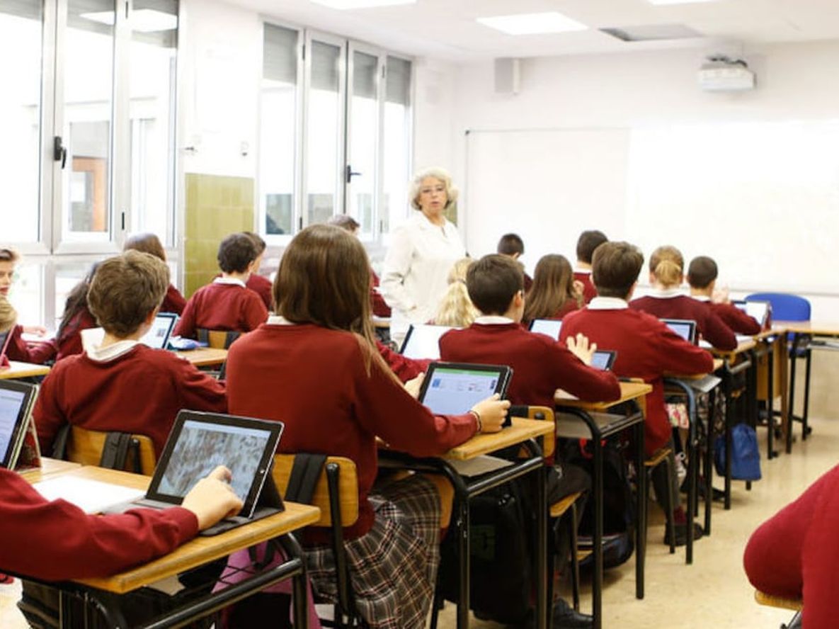 El gobierno permite ahora a los colegios privados aumentar las cuotas mensuales sin límites.